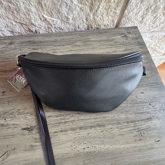 Black Crossbody/Belt Bag with Adjustable Striped Strap - Picture 5 of 6